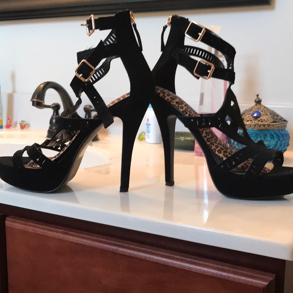 Heels - Picture 2 of 4